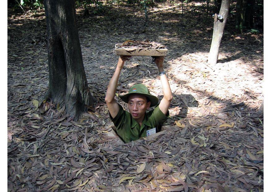 Photo entrA©e du tunnel A  cu chi